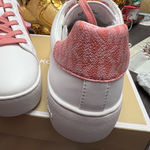 🌹🌹NEW Michael Michael Kors sneakers
(HOST PICK 2/22) - Picture 6 of 9